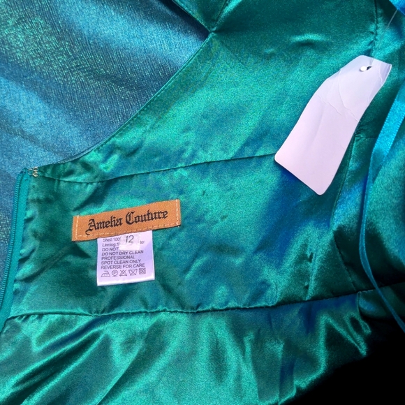 #46 - Amelia Couture Prom Dress Emerald Green - Picture 4 of 6